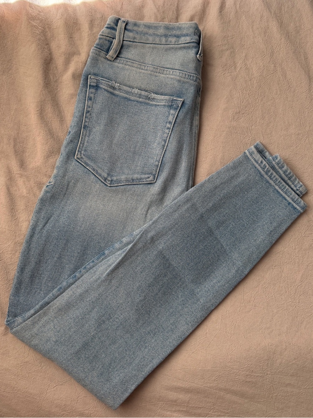 Good American Light Wash Skinny Jeans - good curve